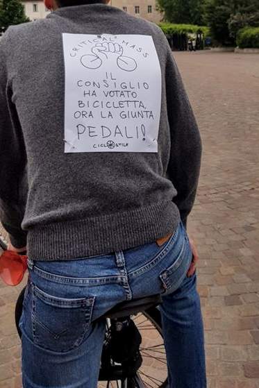 cartelli alla critical mass del 22 maggio 2020 a Trento